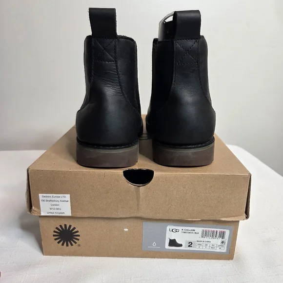 NWT UGG Kids Callum Ankle Boot Leather Chelsea Black, Size 2 - Picture 7 of 11